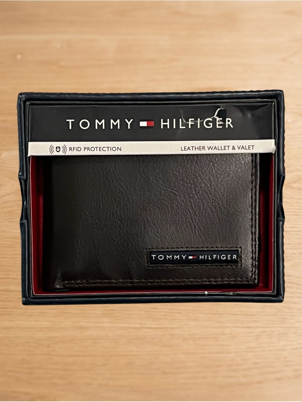 Tommy Hilfiger Men’s Brown Leather RFID Wallet
